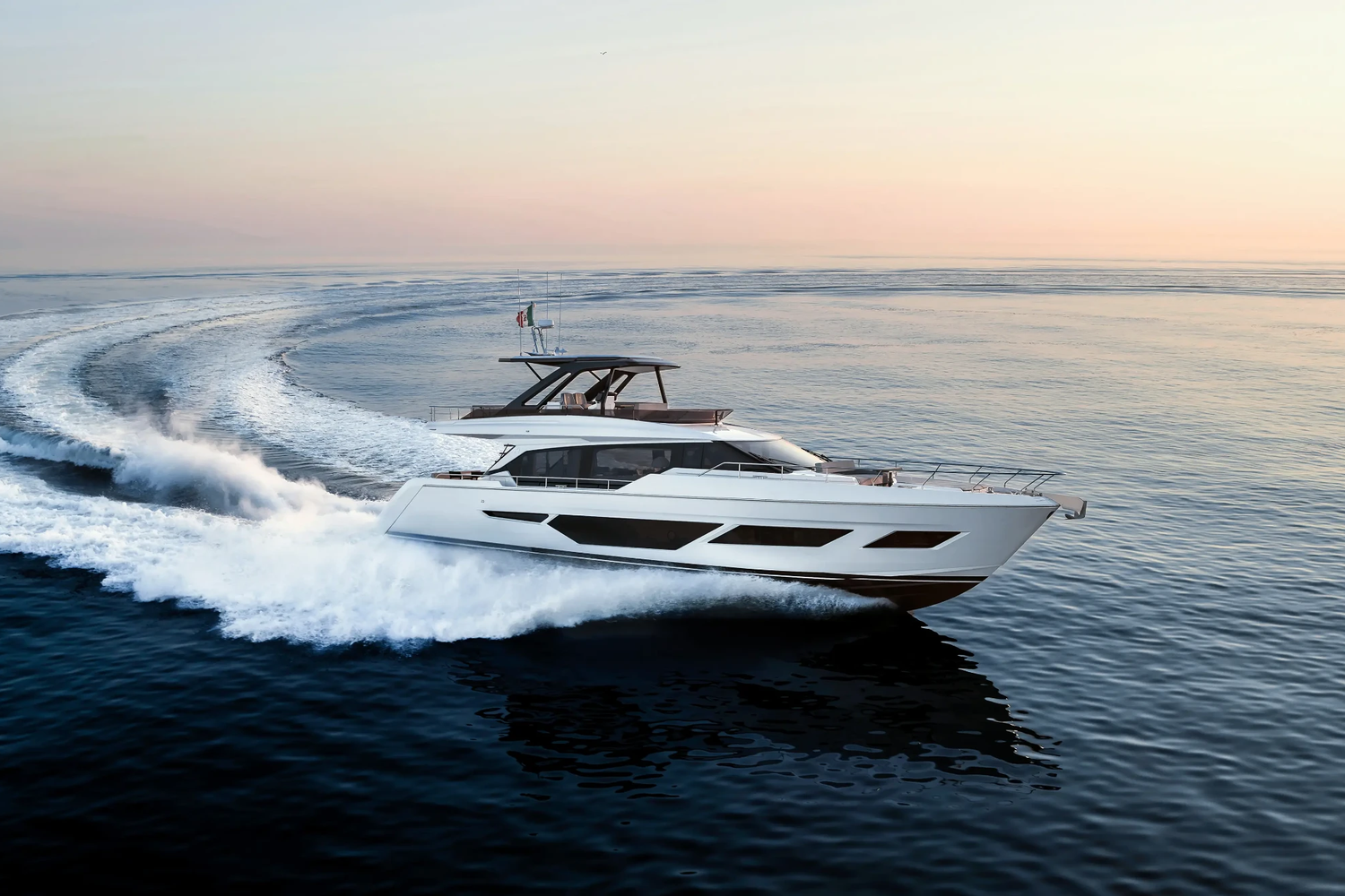 Ferretti Yachts 720