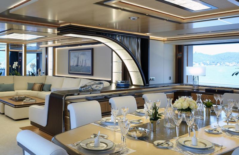 Heesen Galactica interior