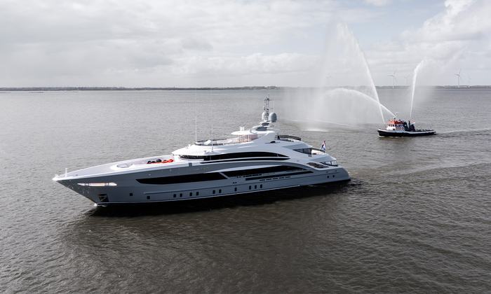 Heesen delivers the 50-metre smart-custom with a hybrid propulsion named Cinderella Noel IV. press image